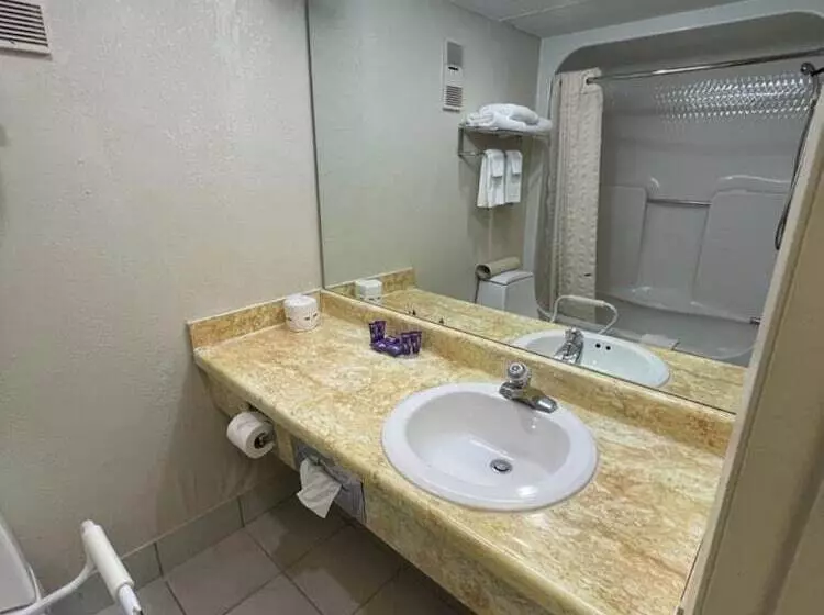 Отель Knights Inn & Suites Emporia