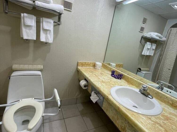 فندق Knights Inn & Suites Emporia