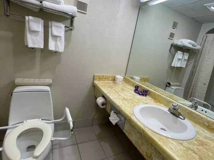 Отель Knights Inn & Suites Emporia