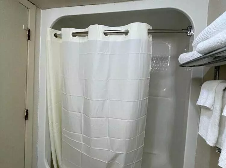 Отель Knights Inn & Suites Emporia