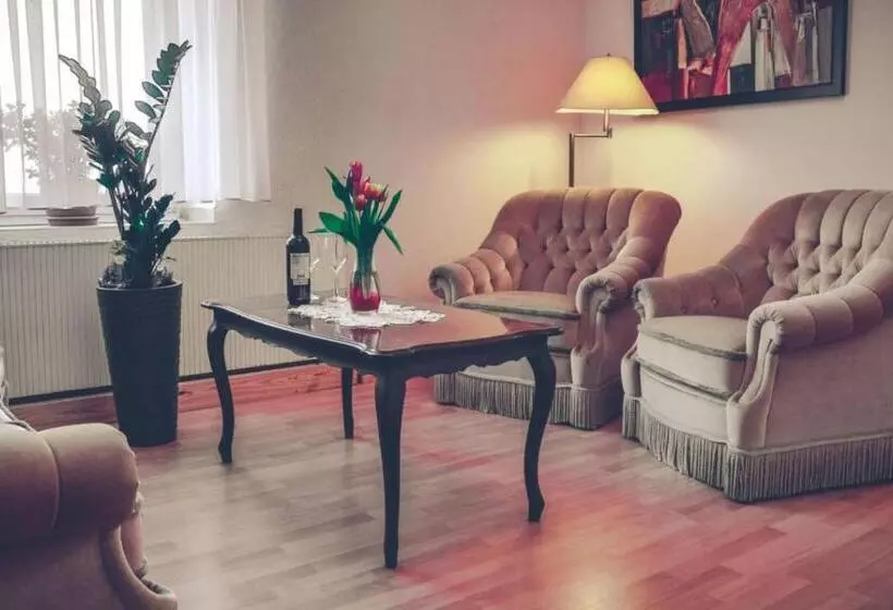 فندق Komfort Inn   Dwór Hubertus