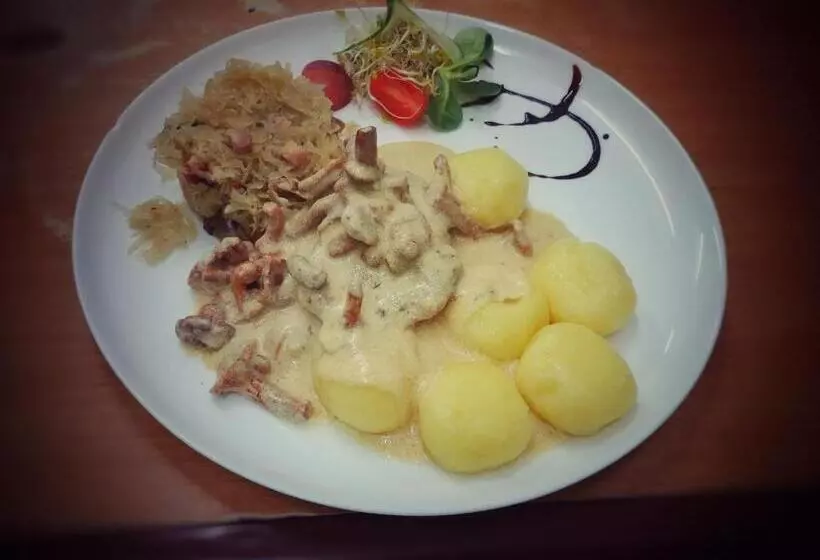 فندق Komfort Inn   Dwór Hubertus