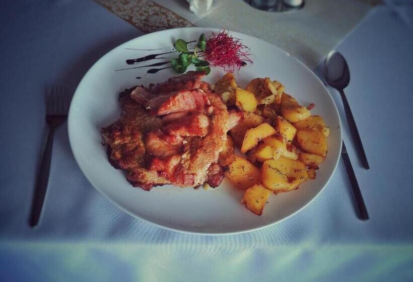 Отель Komfort Inn Dwór Hubertus