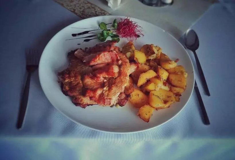 فندق Komfort Inn   Dwór Hubertus