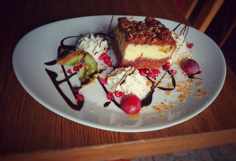 Отель Komfort Inn Dwór Hubertus