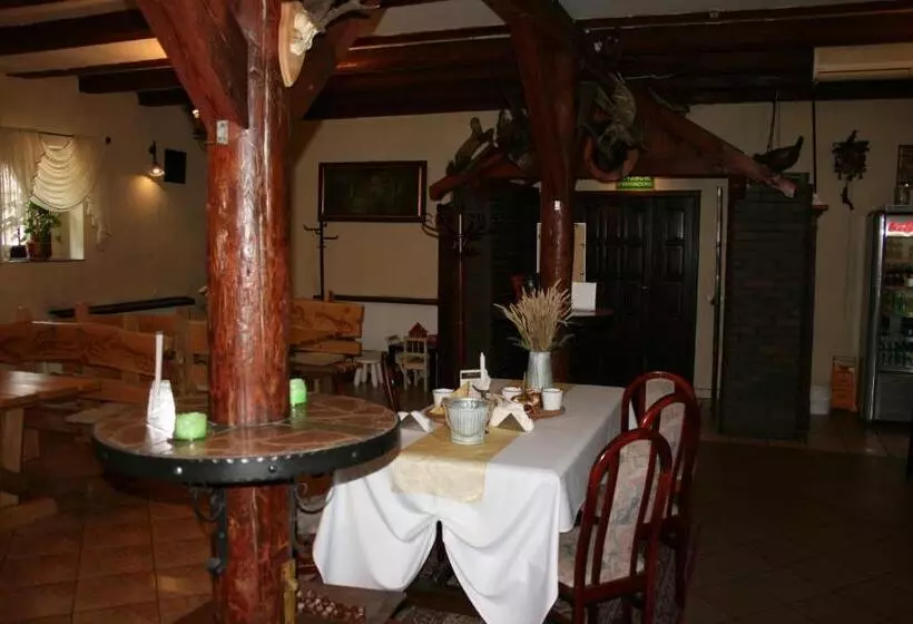 فندق Komfort Inn   Dwór Hubertus