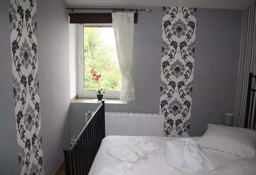 فندق Komfort Inn   Dwór Hubertus