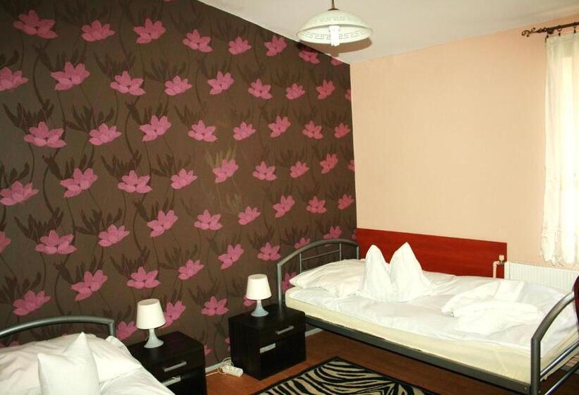 Отель Komfort Inn Dwór Hubertus