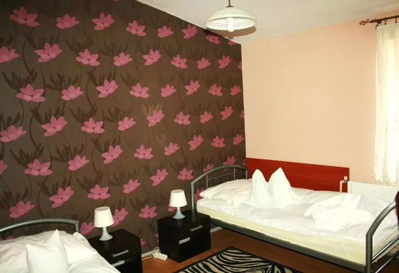 فندق Komfort Inn   Dwór Hubertus