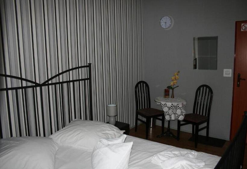 Отель Komfort Inn Dwór Hubertus