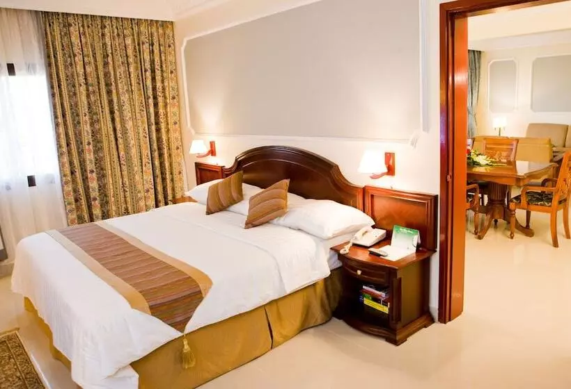 هتل Muscat Holiday