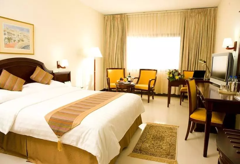 هتل Muscat Holiday