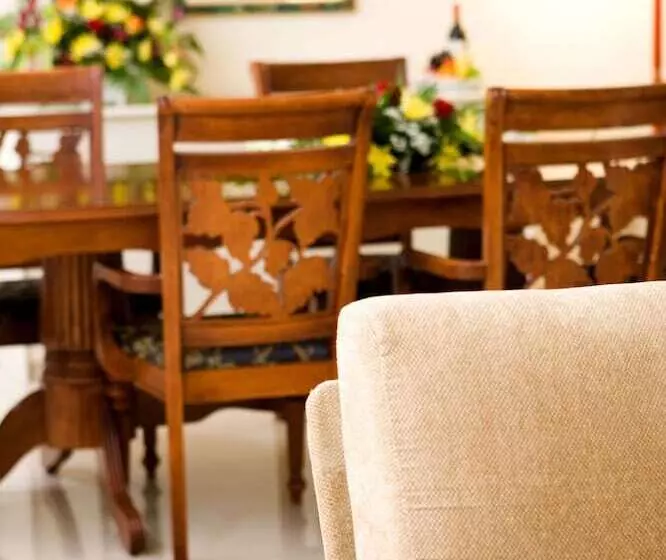 هتل Muscat Holiday