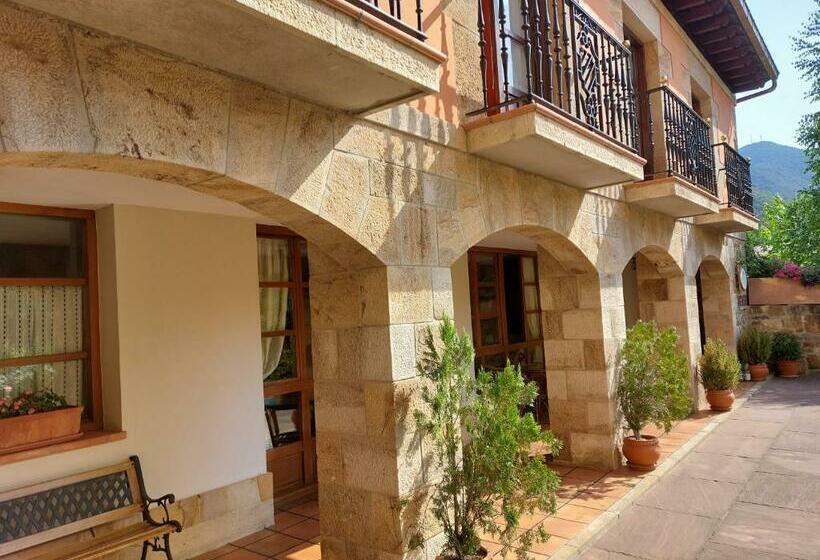 فندق ريفى Posada Laura