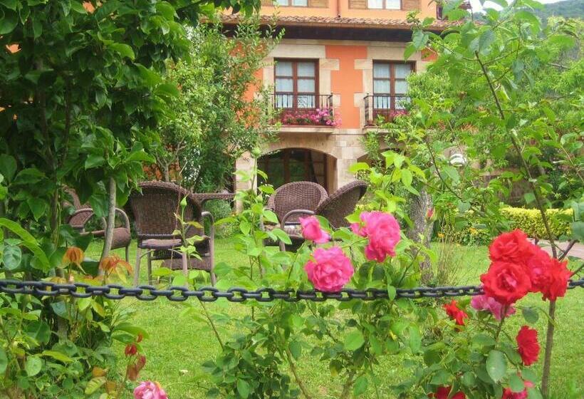 فندق ريفى Posada Laura