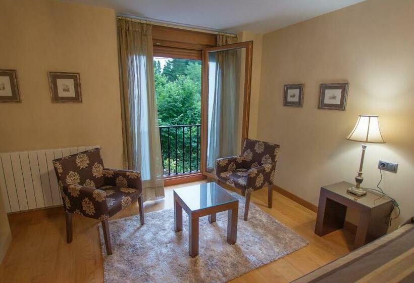 فندق ريفى Posada Laura