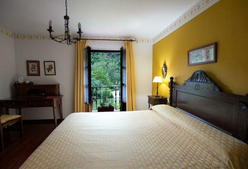 فندق ريفى Posada Laura