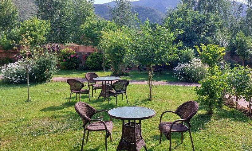 فندق ريفى Posada Laura