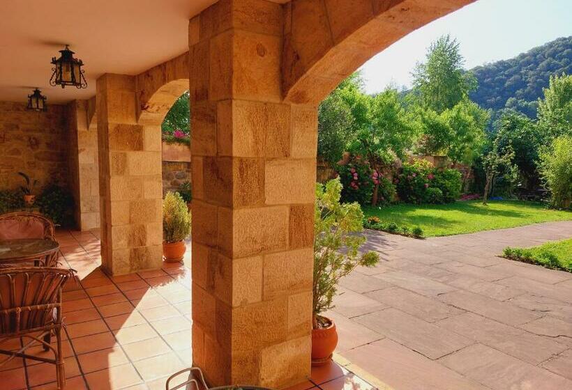 فندق ريفى Posada Laura