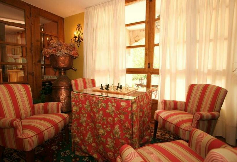 فندق ريفى Posada Laura