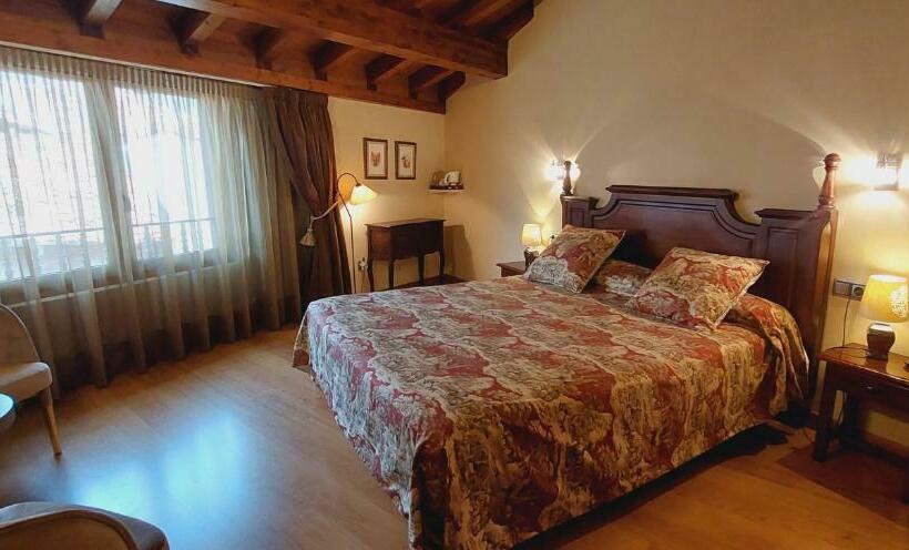 فندق ريفى Posada Laura