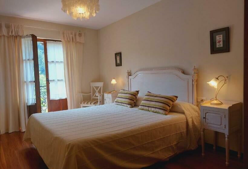 فندق ريفى Posada Laura