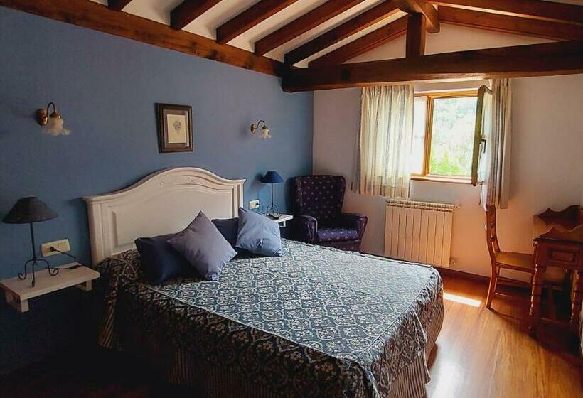 فندق ريفى Posada Laura