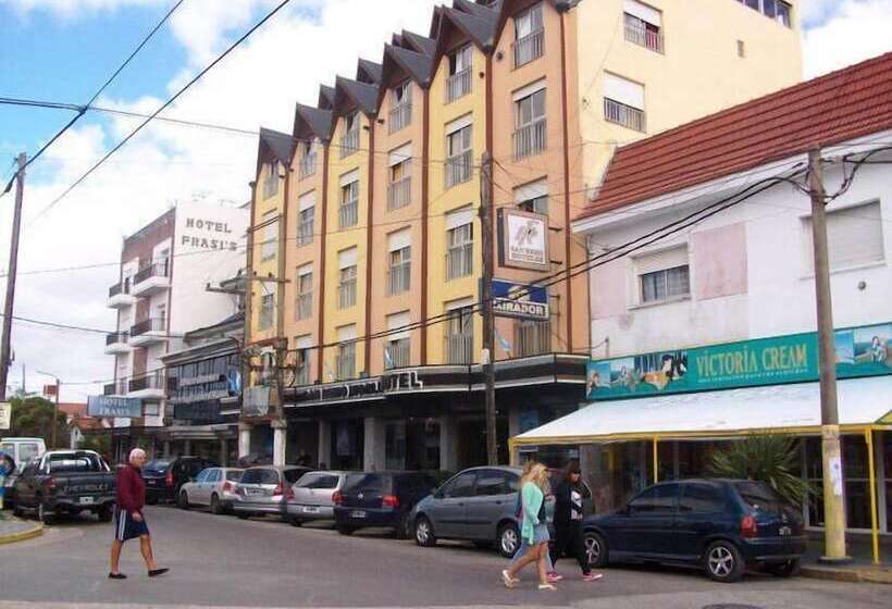 فندق San Remo World