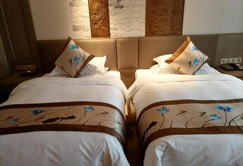 Hotel Baoying Jinling