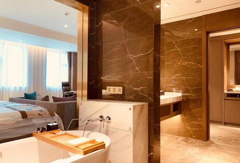 Hotel Baoying Jinling