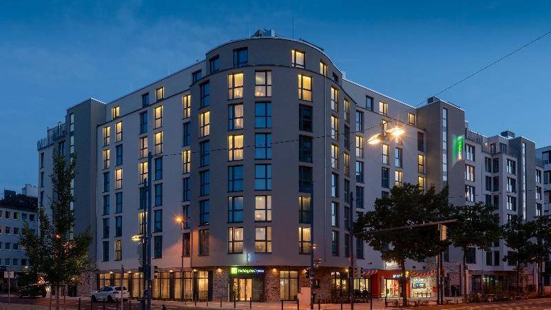 Отель Holiday Inn Express   Offenbach, An Ihg