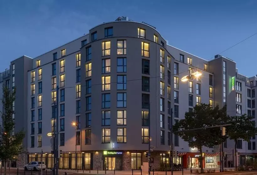 Hotelli Holiday Inn Express   Offenbach, An Ihg