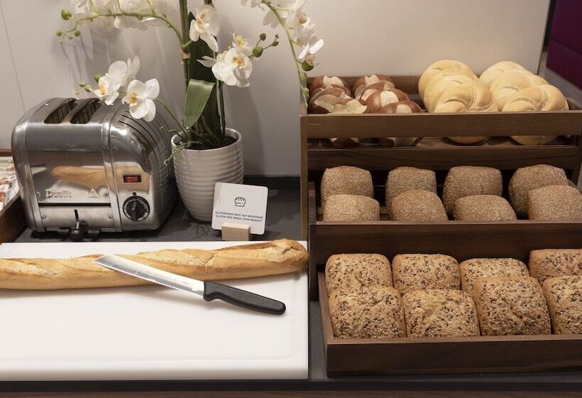 Отель Holiday Inn Express   Offenbach, An Ihg