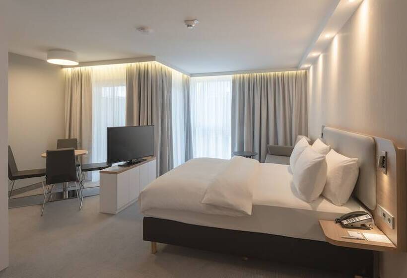 Отель Holiday Inn Express   Offenbach, An Ihg