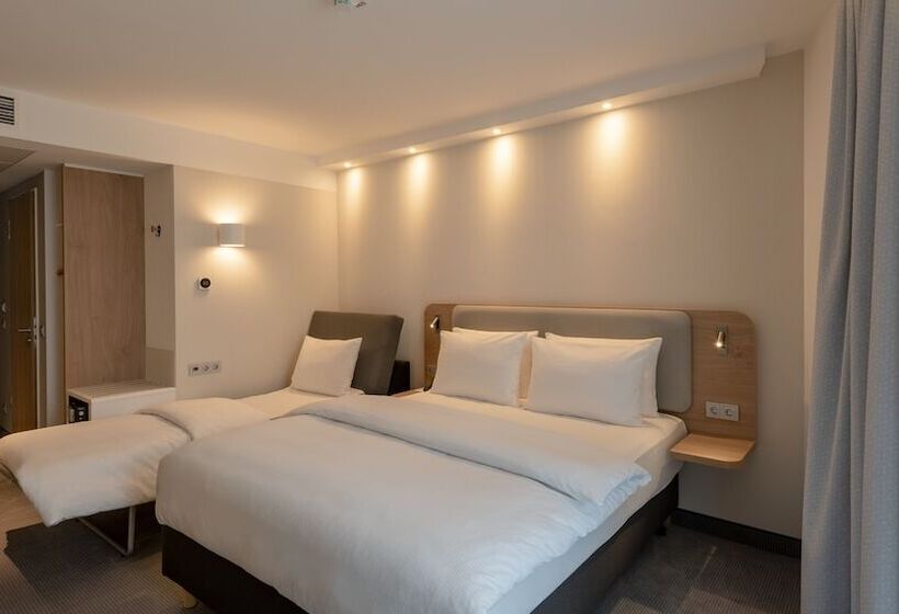 Отель Holiday Inn Express   Offenbach, An Ihg