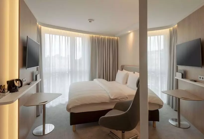 Hotelli Holiday Inn Express   Offenbach, An Ihg