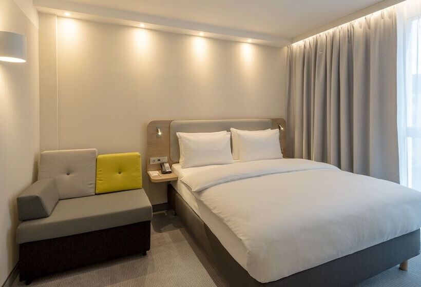 Отель Holiday Inn Express   Offenbach, An Ihg