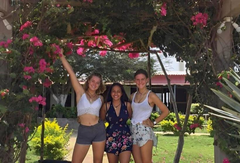 هتل Coccoloba Beach Hostel