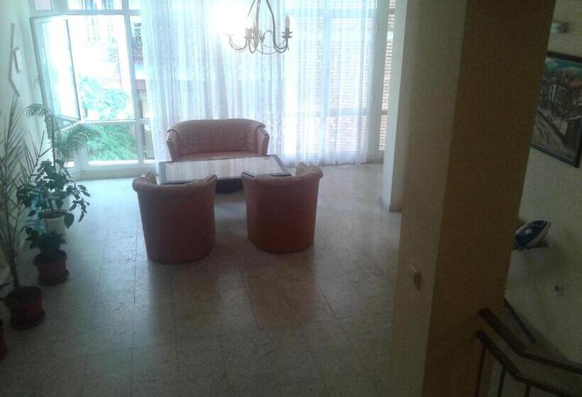 בית מלון כפרי семеен хотел елена палас