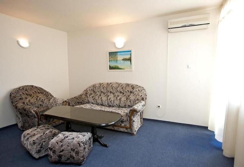 בית מלון כפרי семеен хотел елена палас