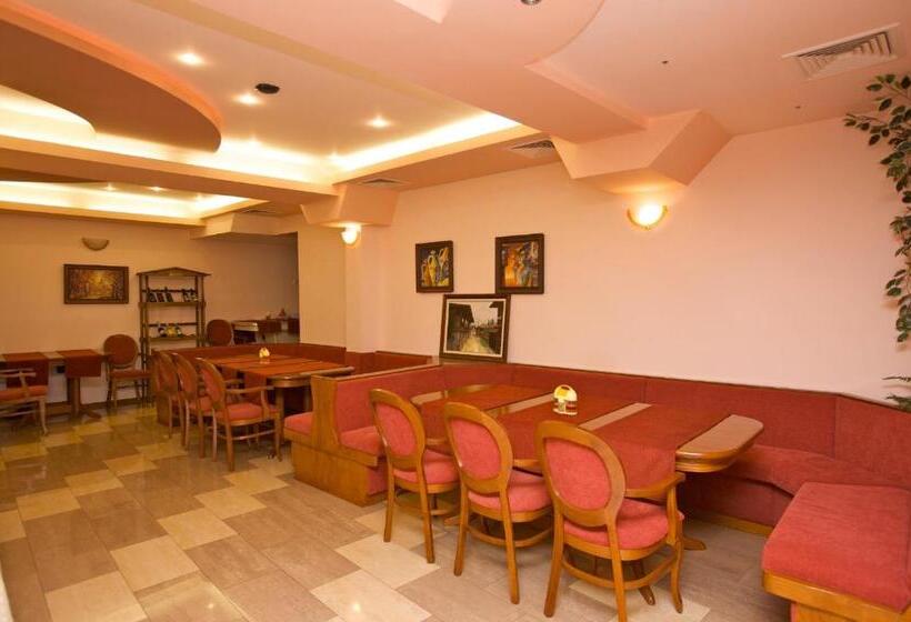 בית מלון כפרי семеен хотел елена палас