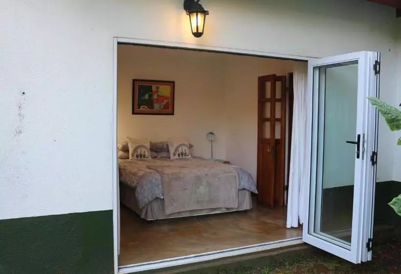 پانسیون Softwaters Guesthouse Cottages