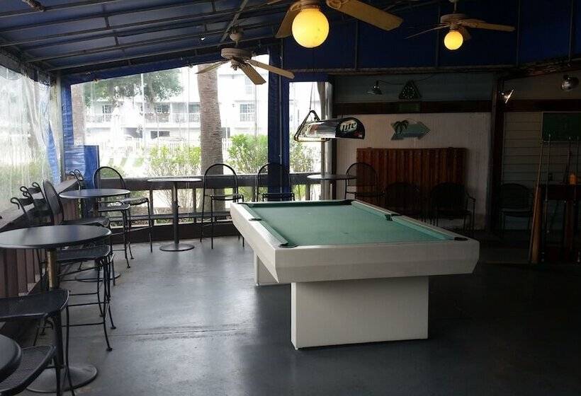 فندق Paradise Lakes Resort, Clothing Optional Resort   Adult Only