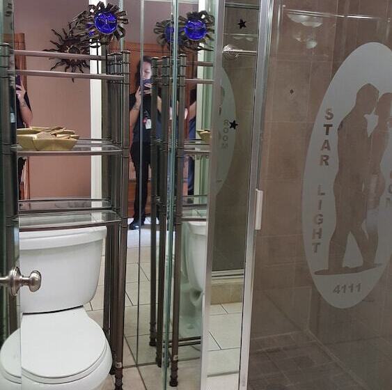 فندق Paradise Lakes Resort, Clothing Optional Resort   Adult Only