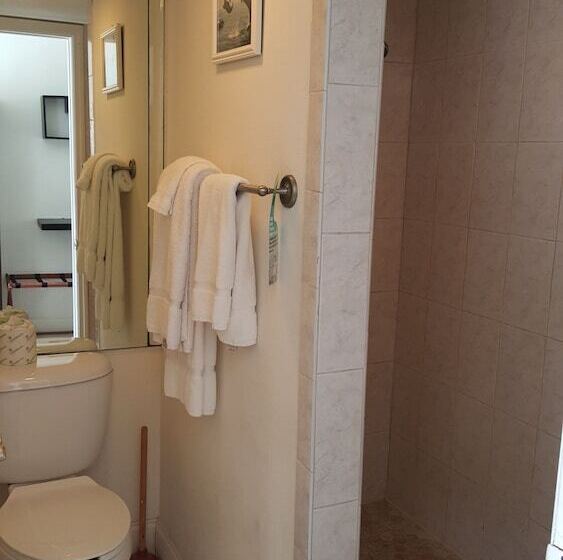 فندق Paradise Lakes Resort, Clothing Optional Resort   Adult Only