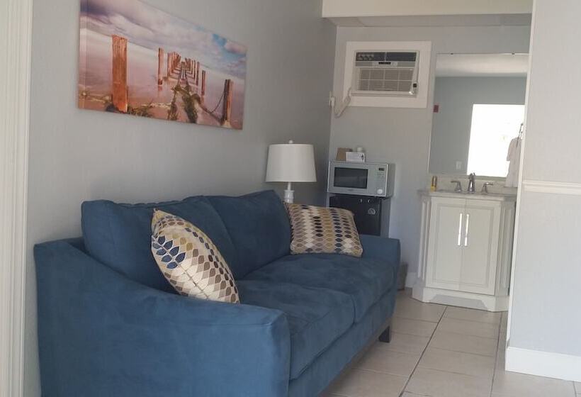 فندق Paradise Lakes Resort, Clothing Optional Resort   Adult Only