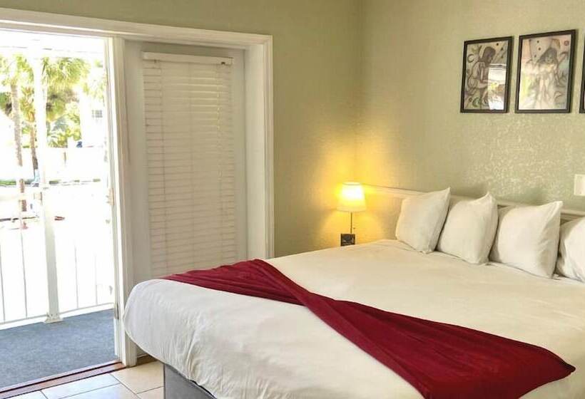 فندق Paradise Lakes Resort, Clothing Optional Resort   Adult Only