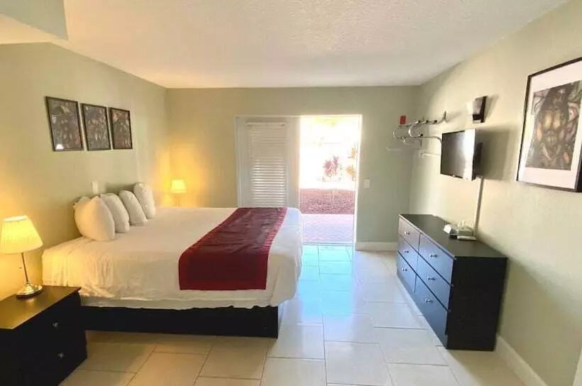 ホテル Paradise Lakes Resort, Clothing Optional Resort   Adult Only