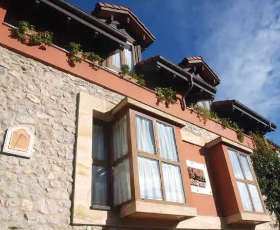 Apartamentos La Llobera