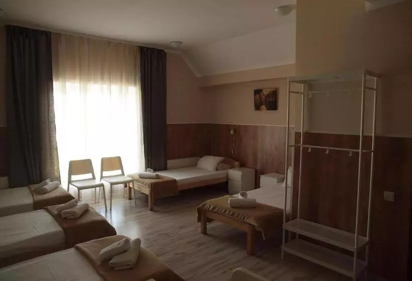 مسافرخانه City Westa